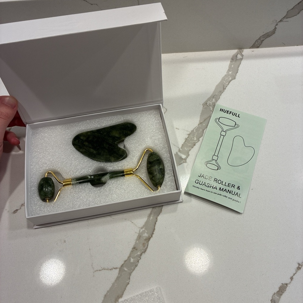 Jade Facial Roller and Gua Sha Set - Green